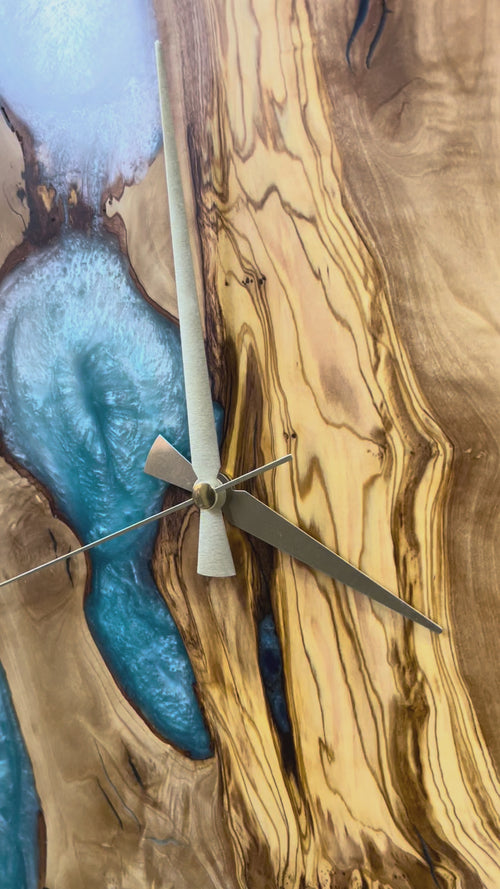 Azure Branches Olive Wood & Resin Wall Clock — product video 1e6oQ4dpMZWlLrbGx65QfU1BVbmjzdXlN
